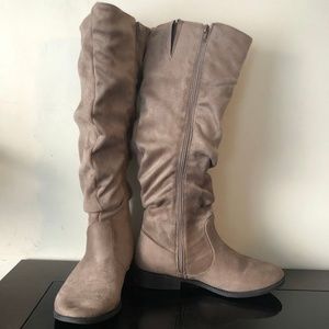 Womens Size 8 Faux Suede Boots